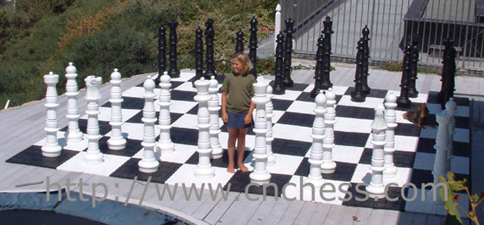 GARDEN GAMES BRAND NEW BOXED FREE DELIVERY GIANT STANDARD CHESS SET 